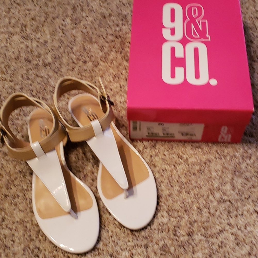 9&CO. NIB white/tan sandals sz 9